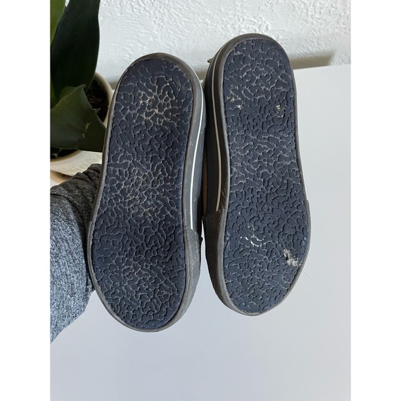 Canvas high top sneaker childs size 9 - Picture 7 of 8